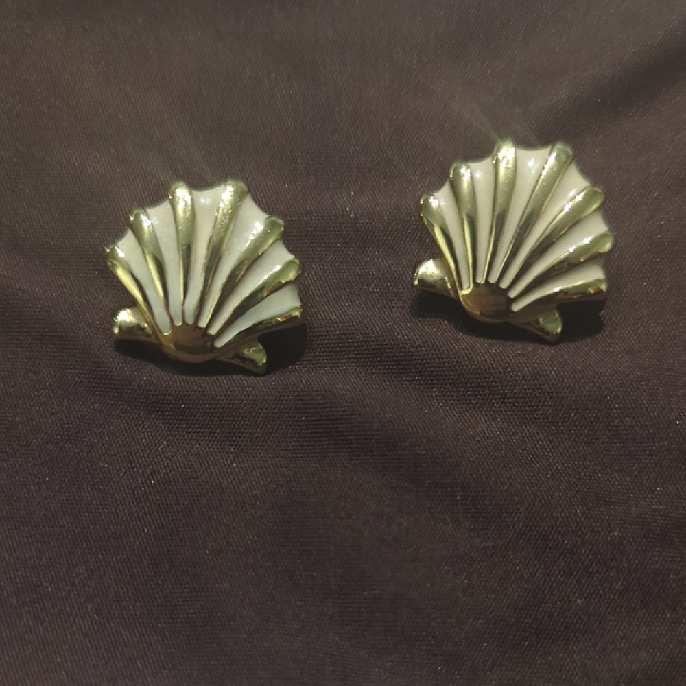 Gold Shell Earrings